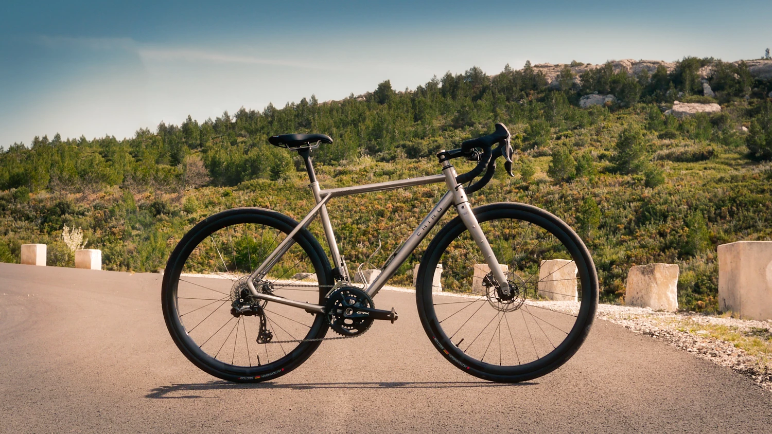 Vélos Soldes Boutique -Vélos Soldes Boutique banner 03 velo solo wo bottle