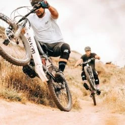 Genouillère Racer Motion Noir -Vélos Soldes Boutique genouillere racer motion noir 3